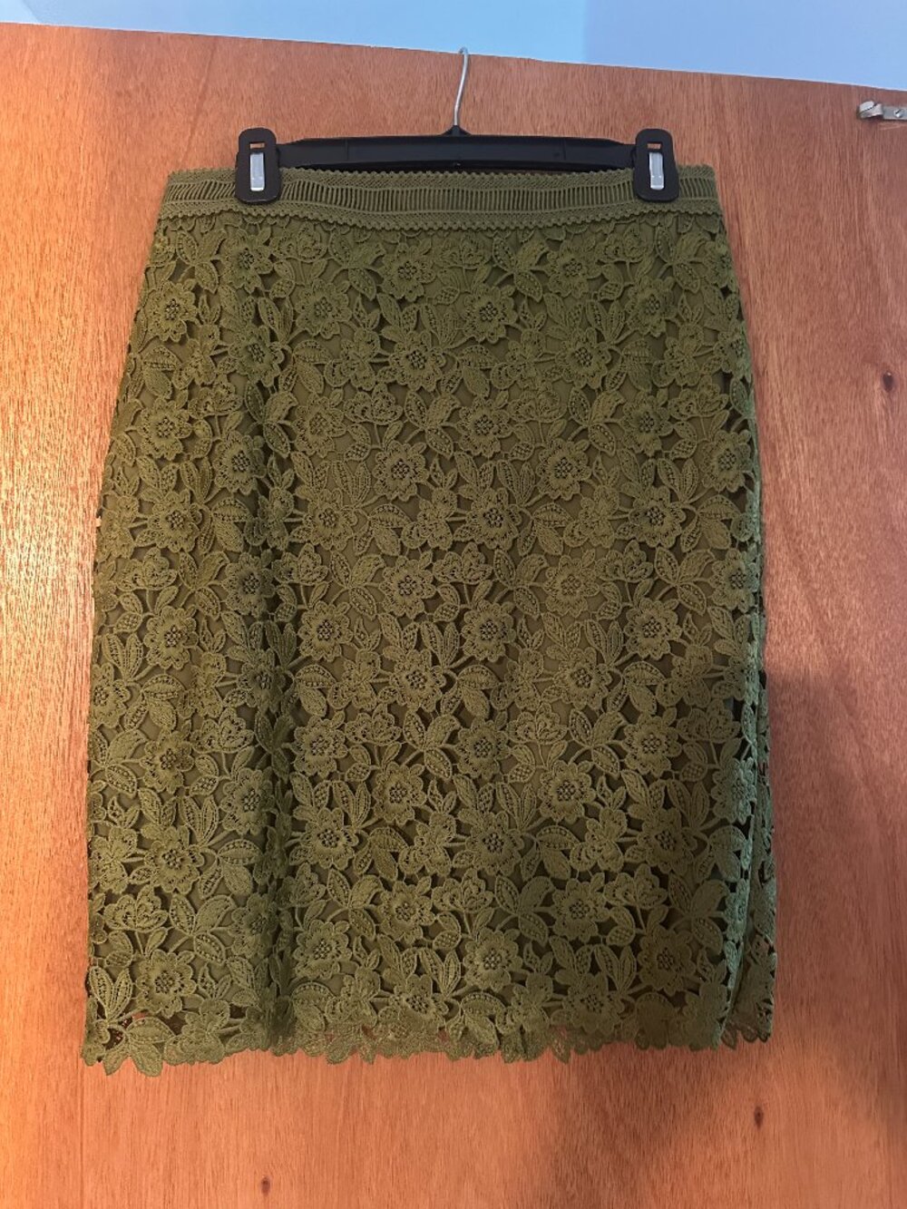 NWT Ann Taylor Olive Lace Pencil Skirt - 6P